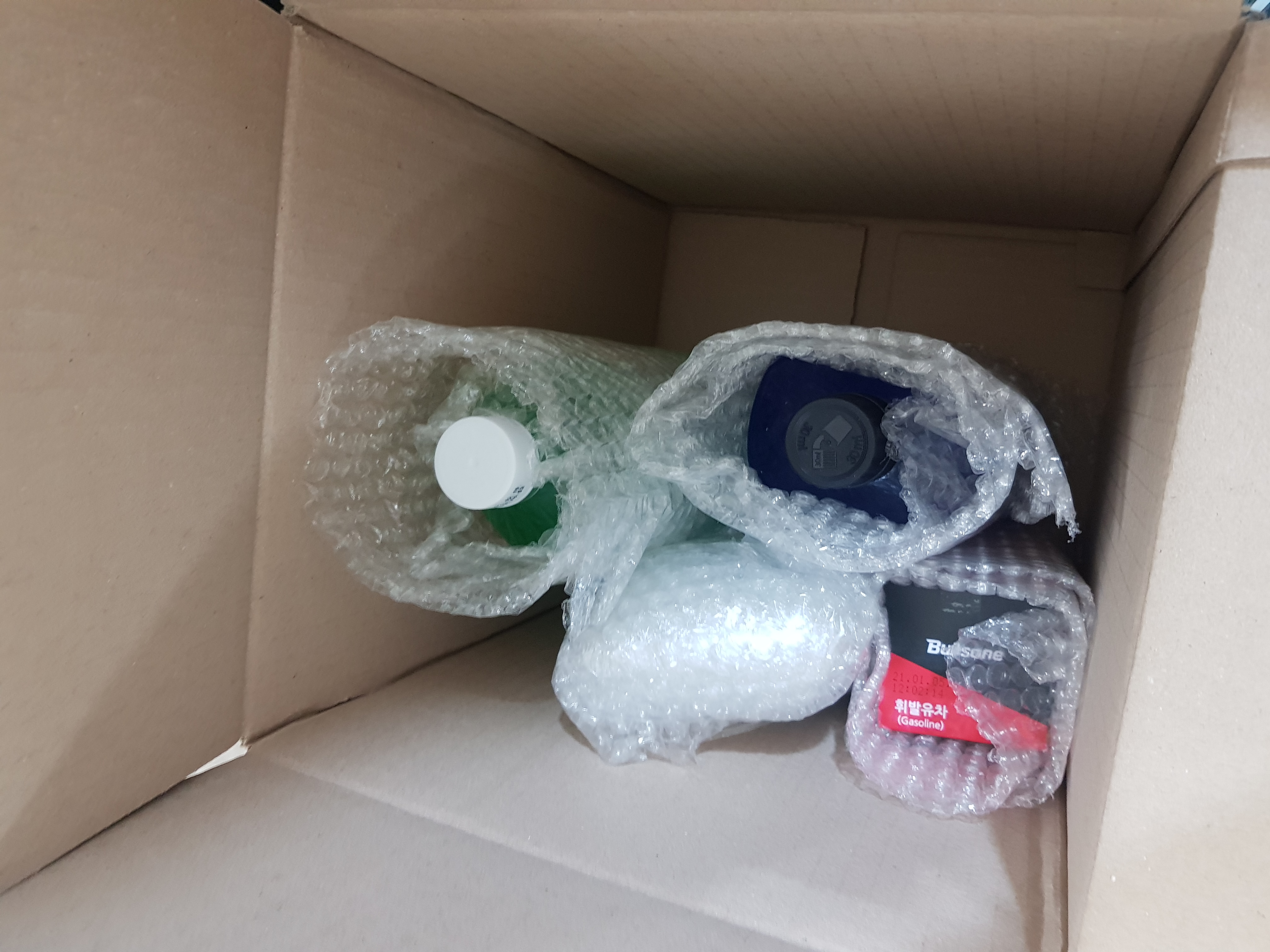 엔진룸 닦을 때 잘 이용하고 있어요