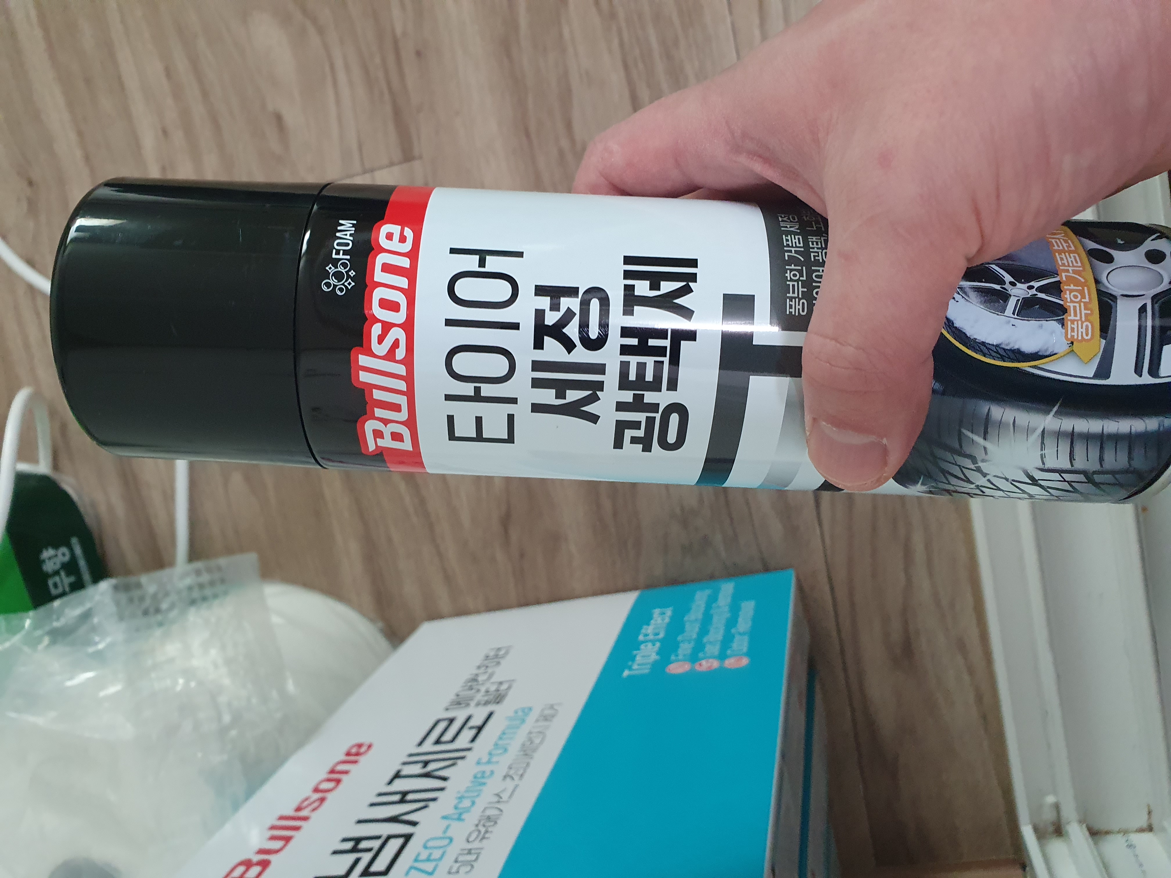 새 타이어로 바뀌었습니다.