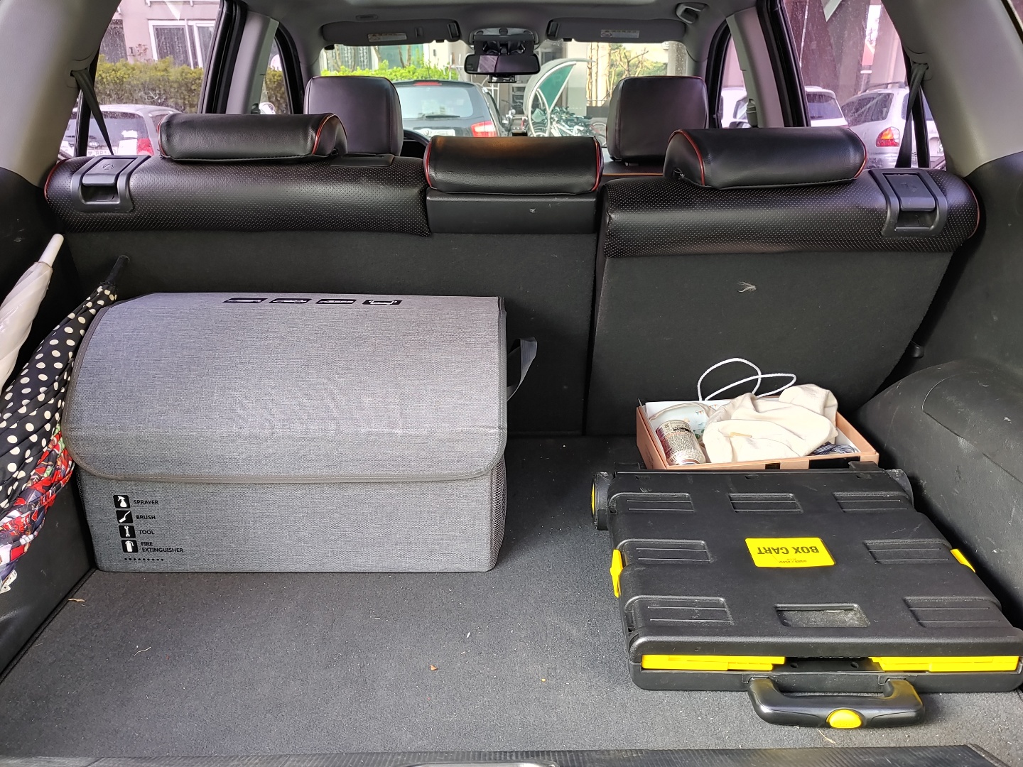 트렁크안이 깔끔해졌네요
